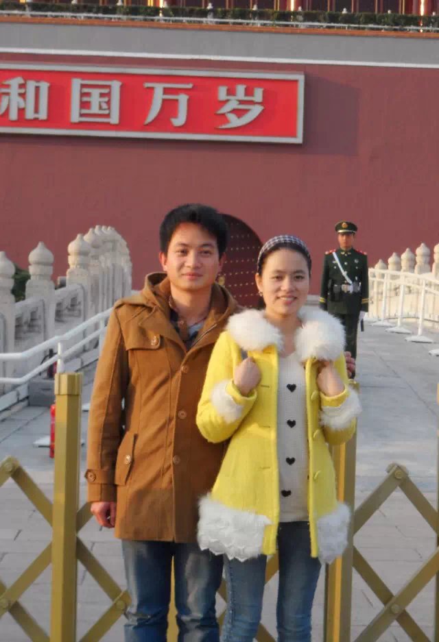 30大学毕业前夕和老婆去北京天安门.jpg